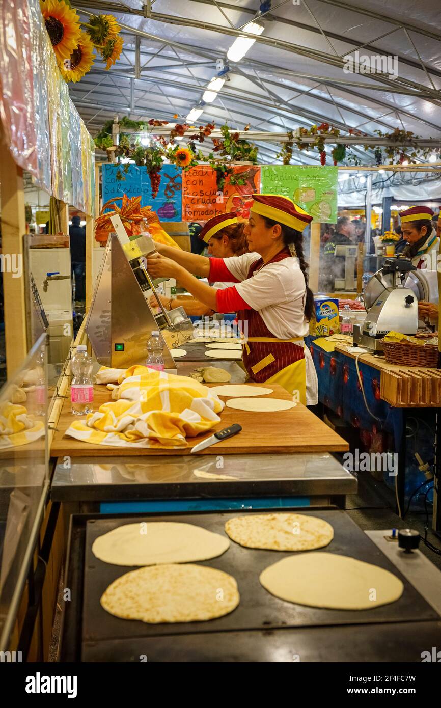 Italy Santarcangelo di Romagna - Fiera di San Martino   - Gastronomic stand - stuffed for piadine - Stock Photo