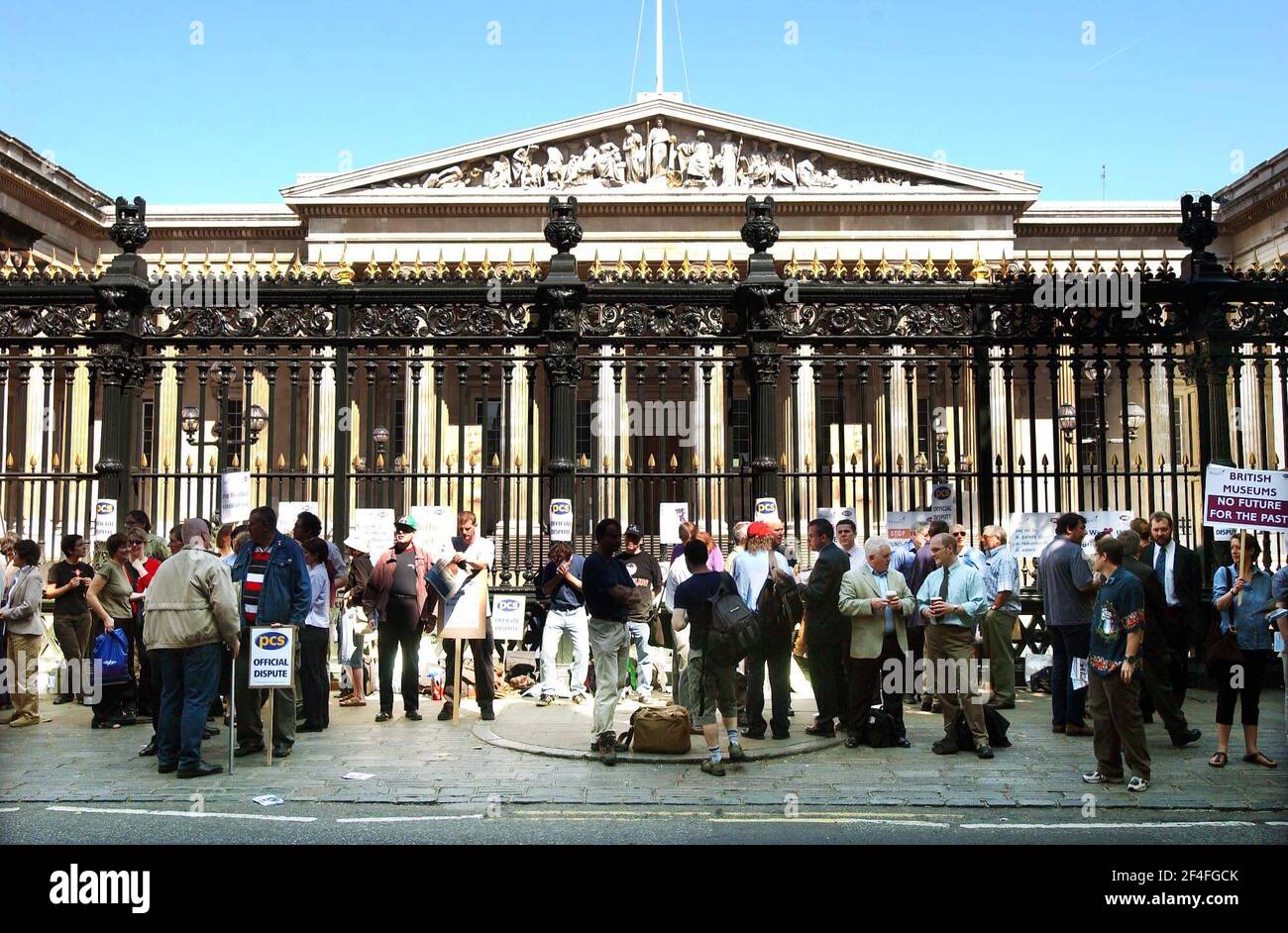 The British Museum workers on strike today as a protest to job cuts and declining financng from the government.17 June 2002 photo Andy Paradise Stock Photo