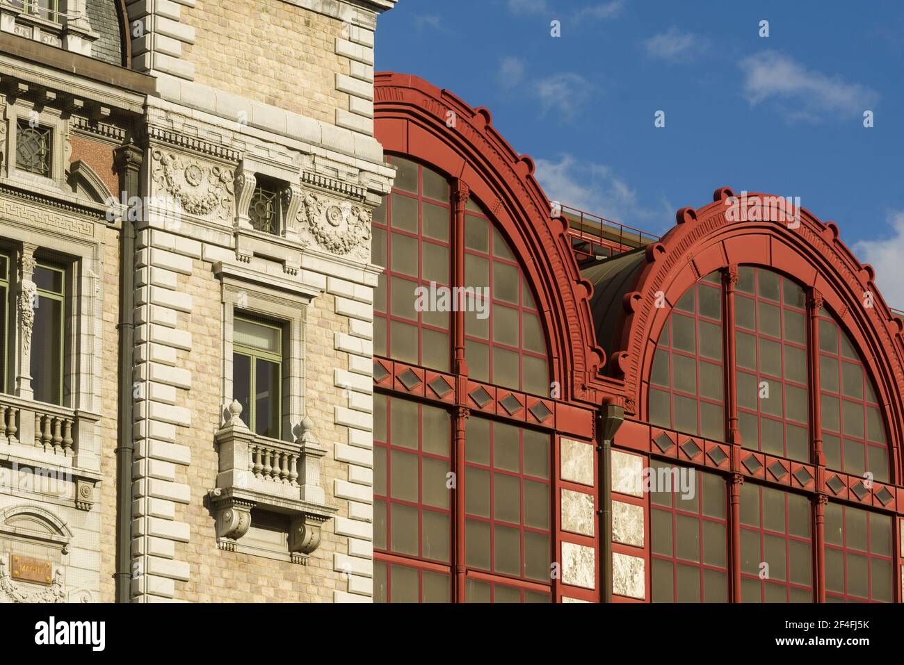 Glass train hall hi-res stock photography and images - Alamy