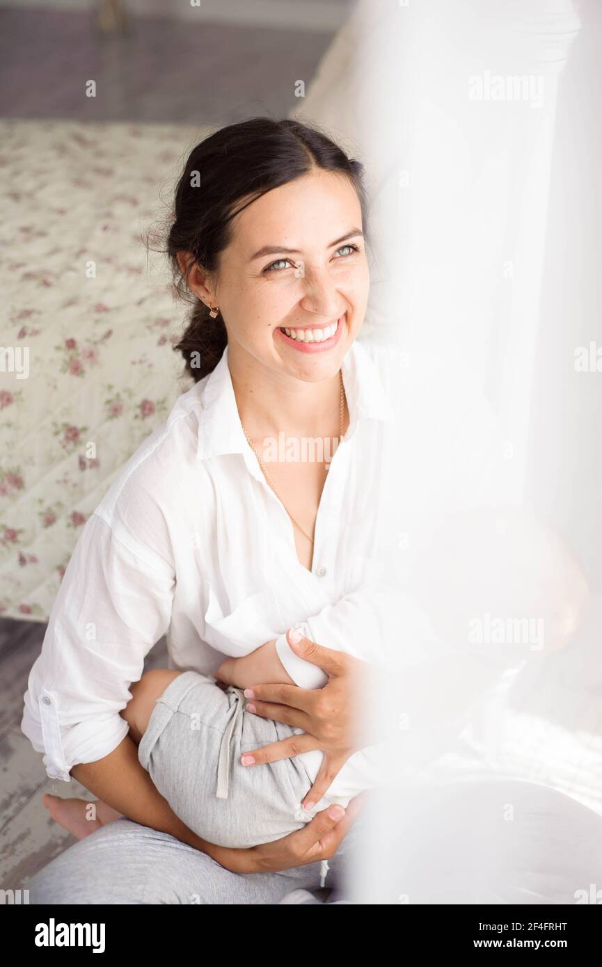 Baby sleeping on mom chest hires stock photography and images Alamy