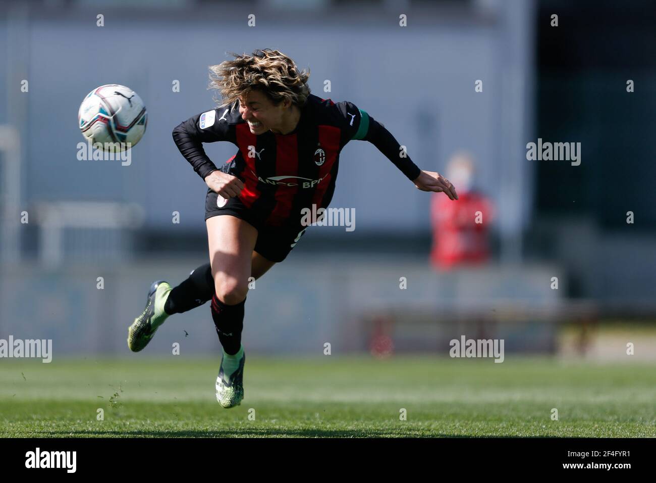 Valentina Giacinti (AC Milan) controlling the ball during AC Milan vs ACF  Fiorentina femminile, Italian foo - Photo .LiveMedia/Francesco Scaccianoce  Stock Photo - Alamy