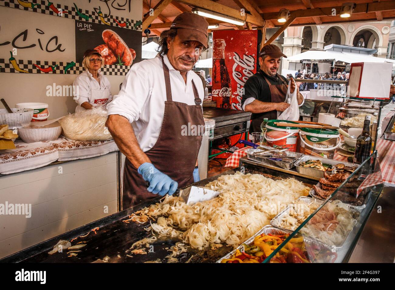 Italy Emilia Romagna - Santarcangelo di Romagna  Fiera di San Martino  - gastronomic Stand - cooked onion Stock Photo