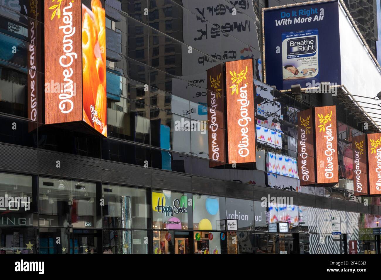 Olive Garden Italian Restaurant in Times Square, NYC Stock Photo Alamy