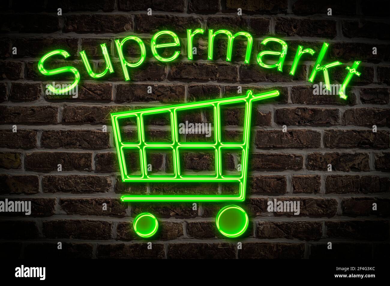 Leuchtreklame mit der Aufschrift Supermarkt, ein Einkaufswagen befindet sich unterhalb der Neon-Schrift | Illuminated advertisement for a Super Market Stock Photo