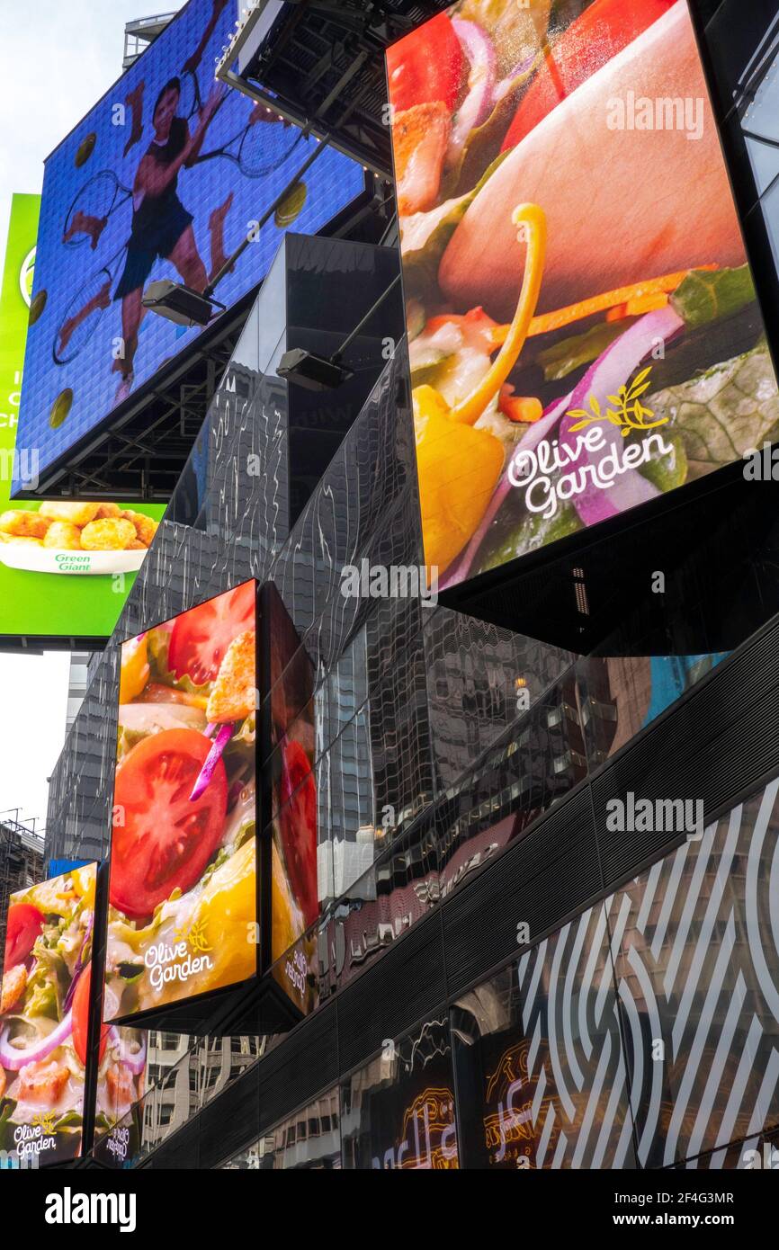 Olive Garden Italian Restaurant in Times Square, NYC Stock Photo Alamy