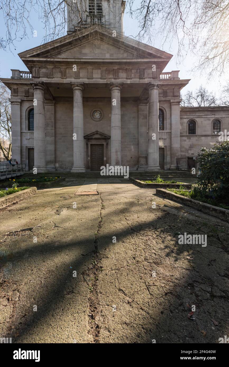 St Leonard's church, Shoreditch, London mentioned in nursery rhyme