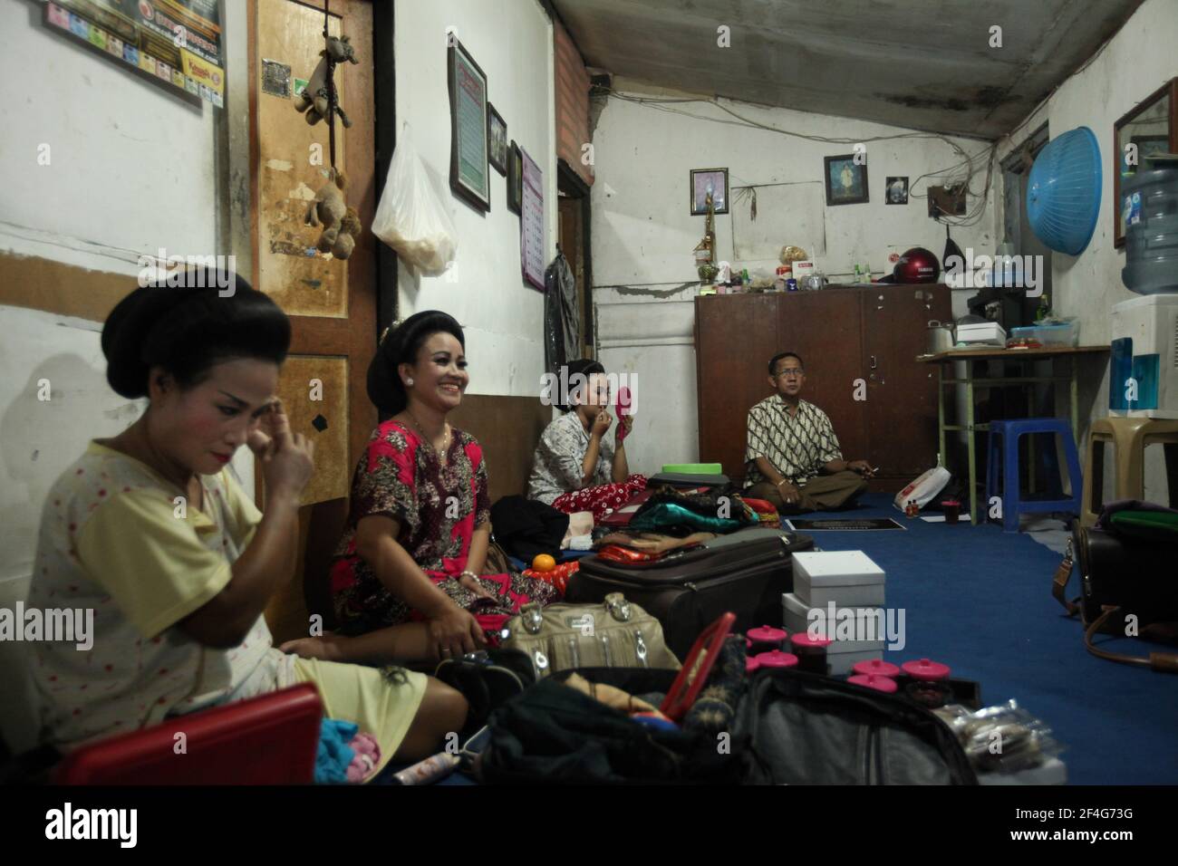 Puppet master (dalang) Manteb Sudharsono and vocalists of the gamelan ensemble prepare for the