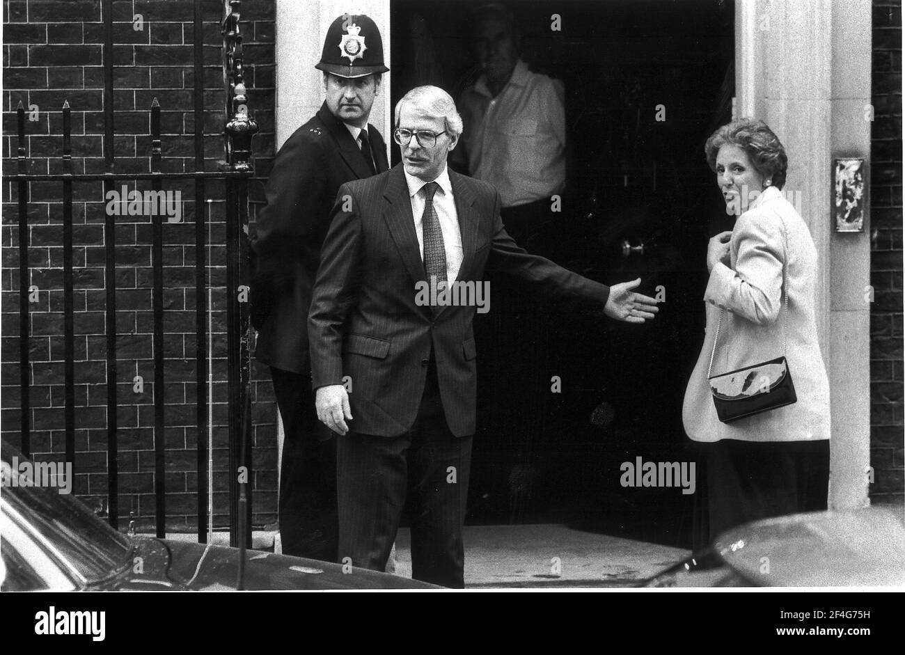 John & Norma Major arrive at No10 after vote Stock Photo