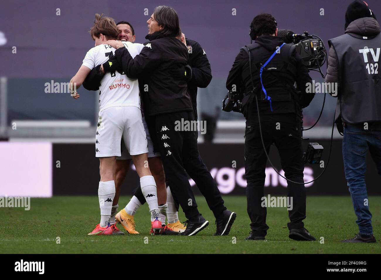 Turin, Italy. 21st Mar, 2021. Benevento players celebrate with Filippo Inzaghi coach of Benevento Calcio at the end of the Serie A football match between Juventus FC and Benevento Calcio at Allianz stadium in Torino (Italy), March 21th, 2021. Photo Federico Tardito/Insidefoto Credit: insidefoto srl/Alamy Live News Stock Photo