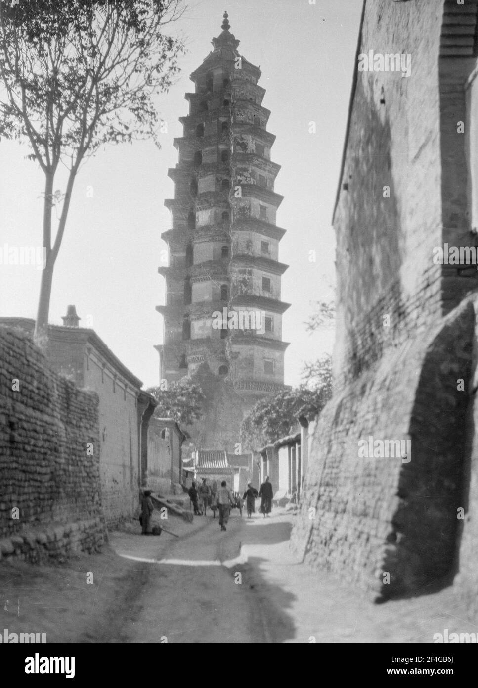 Pagoda china Black and White Stock Photos & Images - Alamy Pagoda china Black and White Stock Photos & Images - Alamy