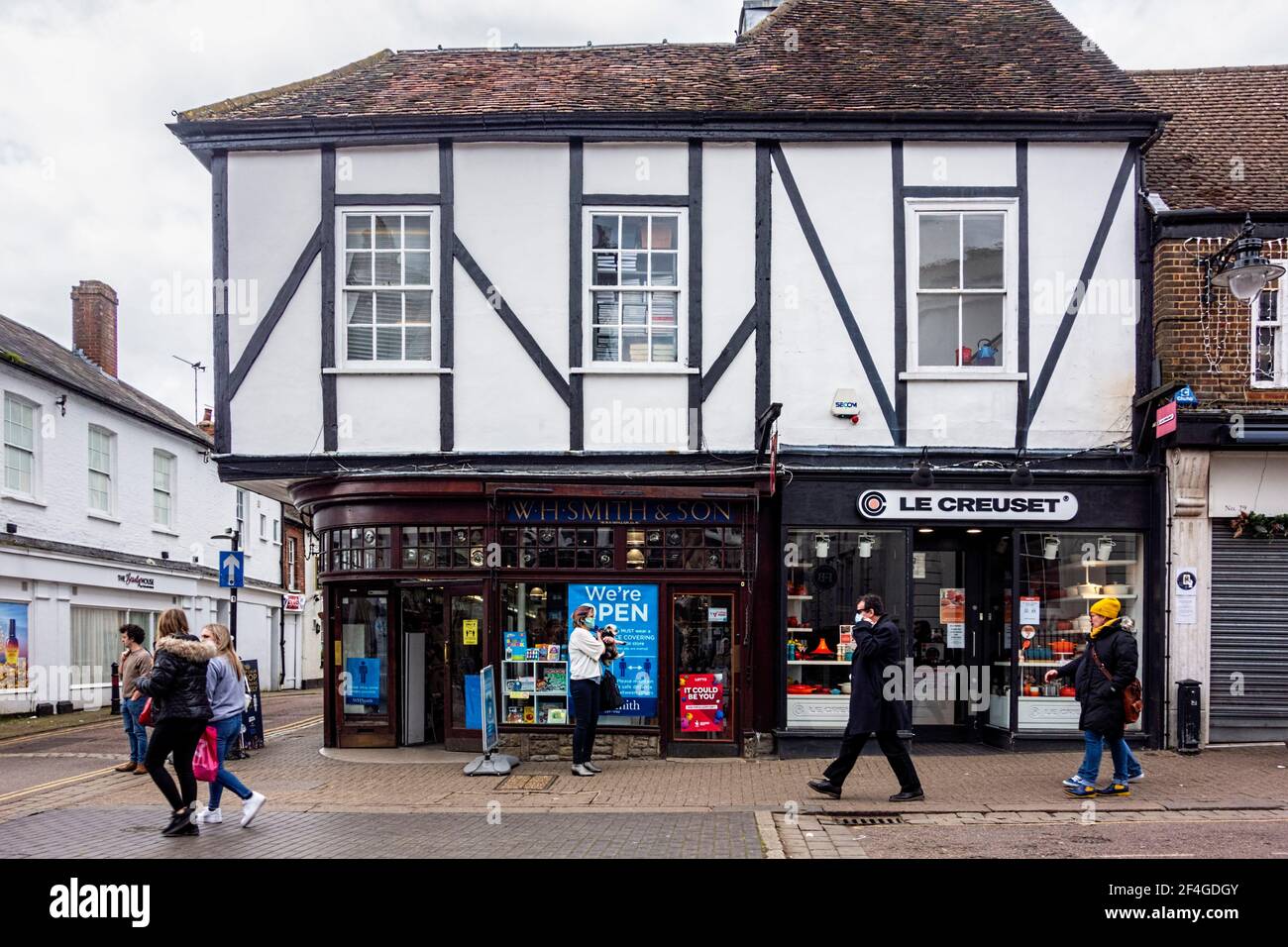 https://c8.alamy.com/comp/2F4GDGY/wh-smith-and-le-creuset-shops-market-place-st-albans-hertfordshire-uk-2F4GDGY.jpg