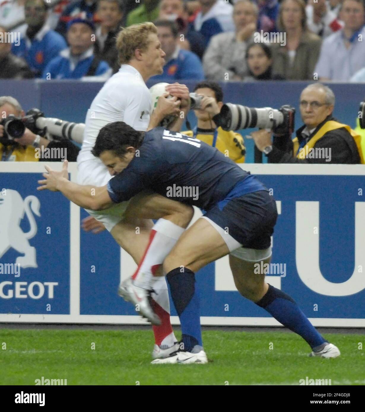WORLD CUP RUGBY. SEMI-FINAL FRANCE V ENGLAND AT THE STADE DE FRANCE PARIS.  13/10/2007. JOSH LEWSEY TRY. PICTURE DAVID ASHDOWNNo 1 Stock Photo