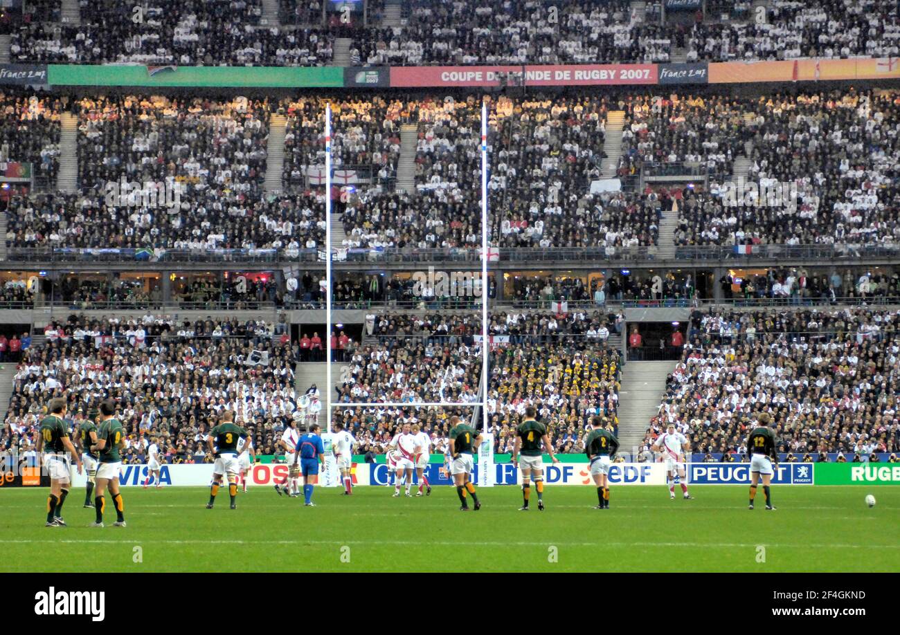 RUGBY WORLD CUP FINAL ENGLAND V SOUTH AFRICA IN THE STADE DE FRANCE PARIS. 20/10/2007. FRANCOIS STEYN ABOUT TO TAKE A PENALTY.PICTURE DAVID ASHDOWN   Monday Image. Stock Photo