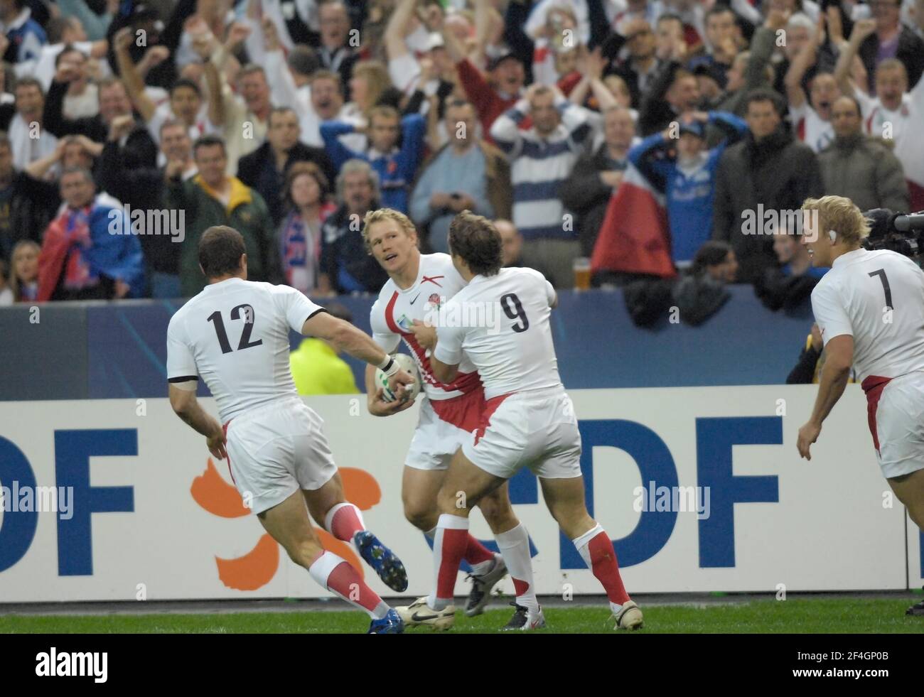 WORLD CUP RUGBY. SEMI-FINAL FRANCE V ENGLAND AT THE STADE DE FRANCE PARIS.  13/10/2007. JOSH LEWSEY TRY. PICTURE DAVID ASHDOWN Stock Photo