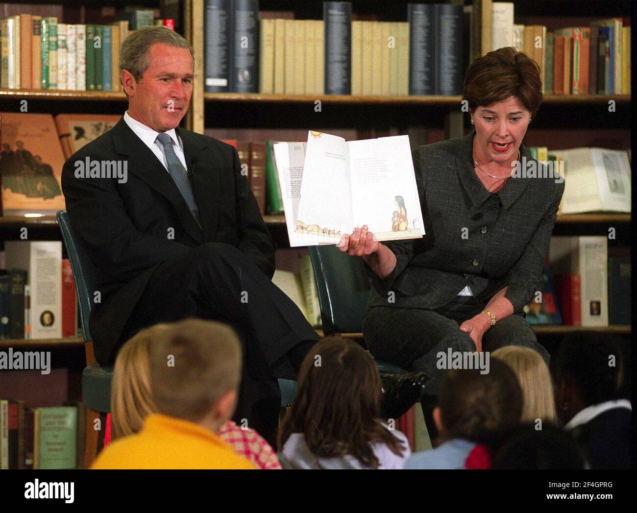 US President Bush, left,  and first lady Laura Bush, talk to children during a visit to the British Museum in central London, Thursday July 19, 2001.  The President is on a brief visit to Britain on his way to a G8 summit in Italy. (AP Photo/Tom Pilston, POOL) Stock Photo