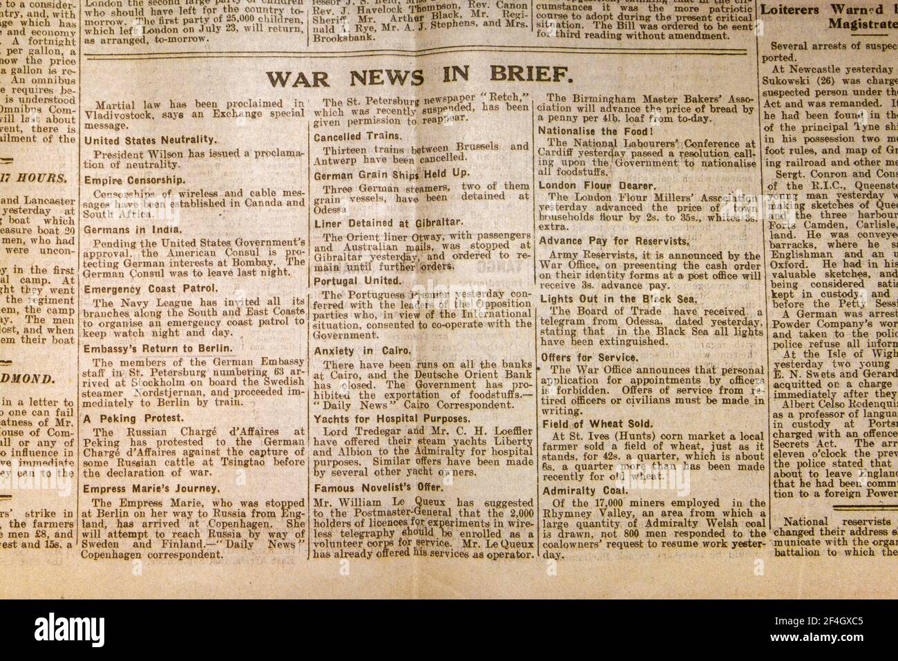 'War News in Brief' sections with short reports from around Europe relating to the outbreak of WWI, the Daily News & Reader newspaper on 5th Aug 1914. Stock Photo