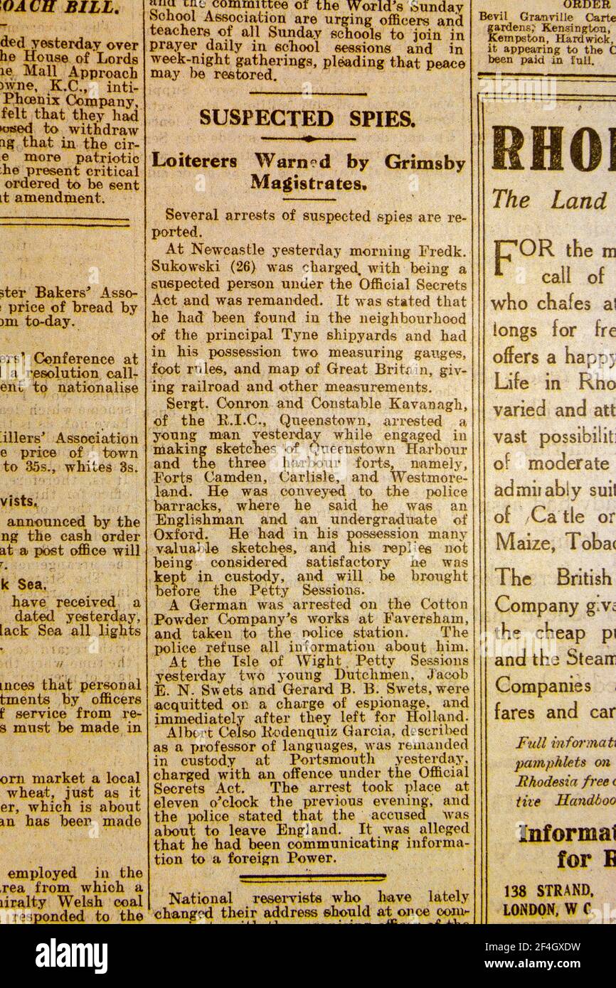 'Suspected Spies' report about suspicious persons being detained under the Official Secrets Act, the Daily News & Reader newspaper on 5th Aug 1914. Stock Photo
