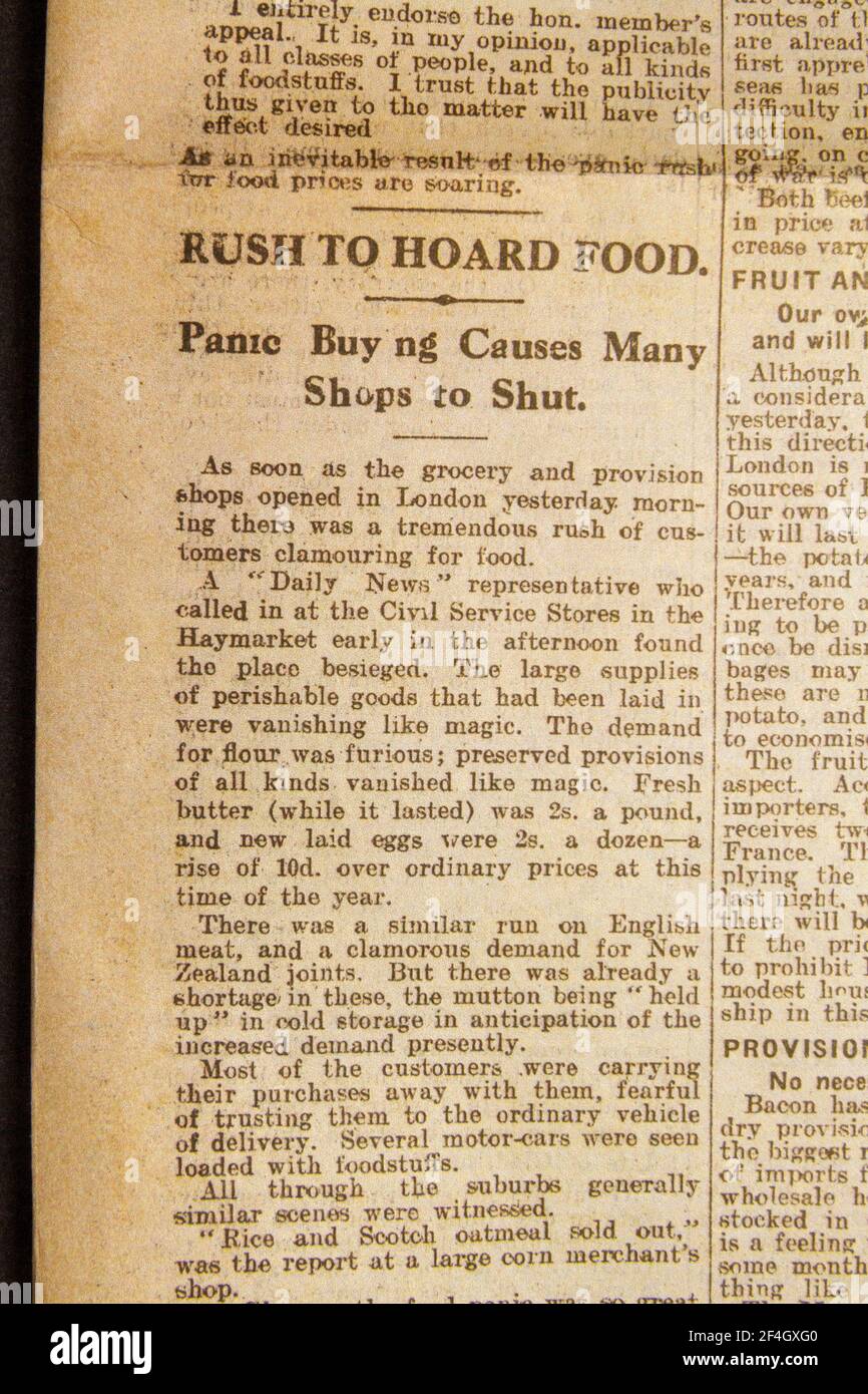 'Rush to Hoard Food' headline about panic buying of food at the declaration of War, in the Daily News & Reader newspaper on 5th Aug 1914. Stock Photo