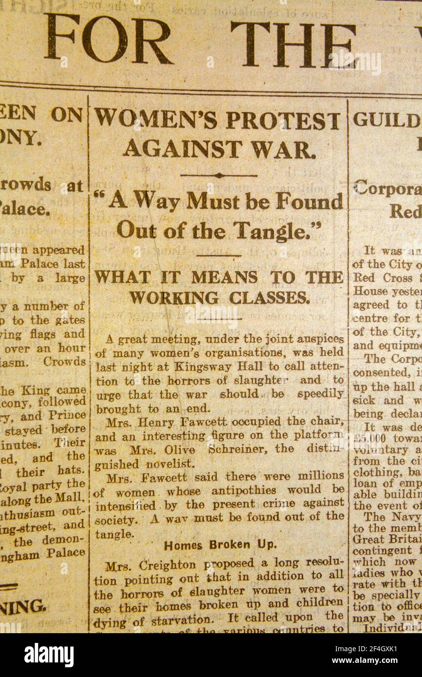 'Women's Protest against War' headline reporting meeting of womens groups to prevent War, the Daily News & Reader newspaper on 5th Aug 1914. Stock Photo