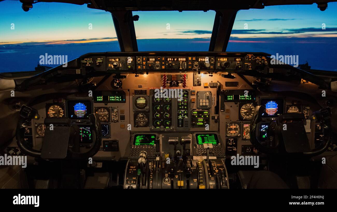 Airliner cockpit inflight Stock Photo - Alamy