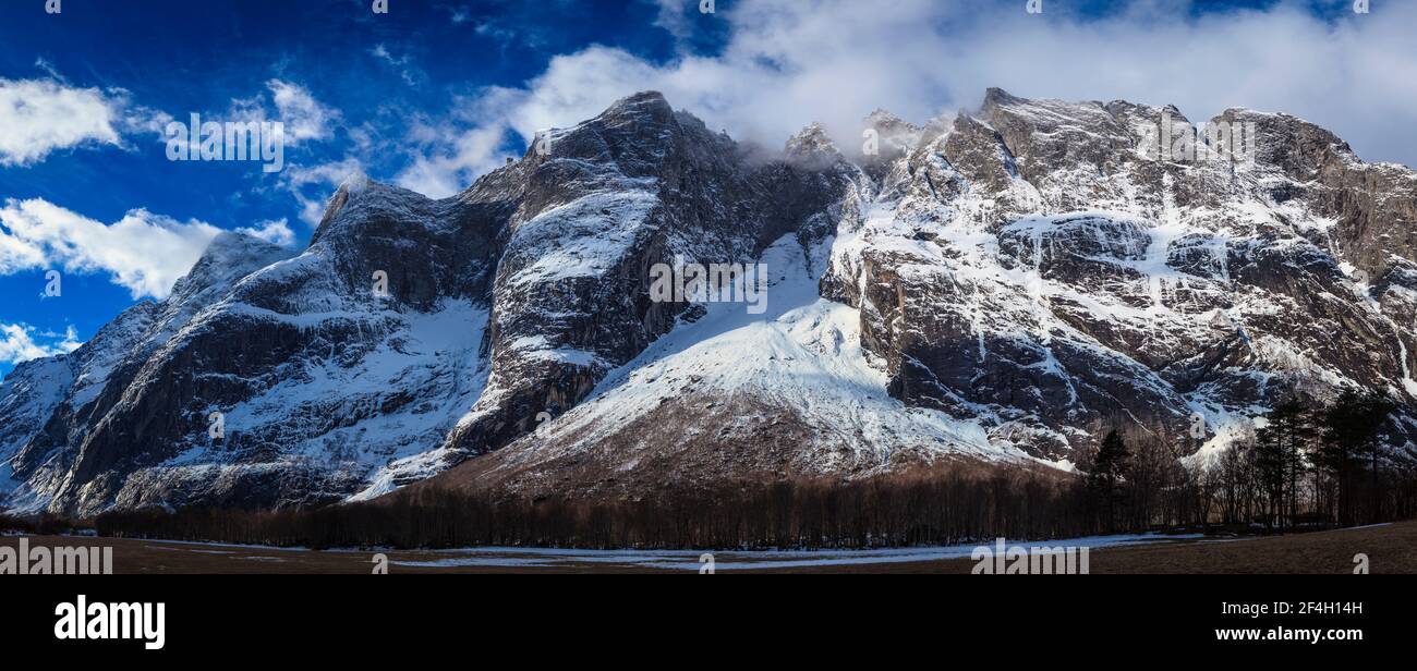Panoramic view of mountains in Romsdalen valley, Rauma kommune, Møre og Romsdal, Norway. Stock Photo