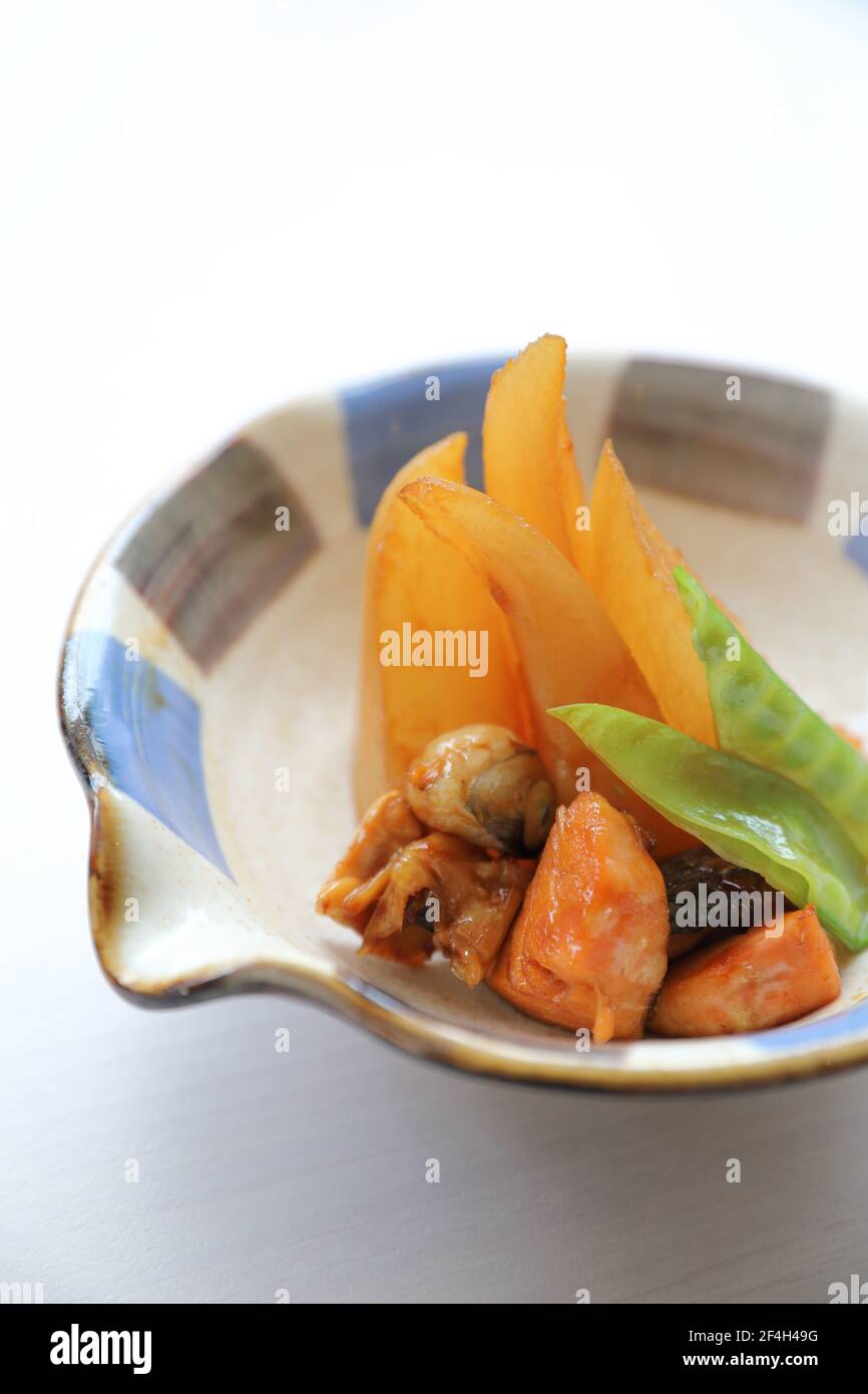 Fish Bolied Japanese food bolied head fish with sauce Stock Photo - Alamy