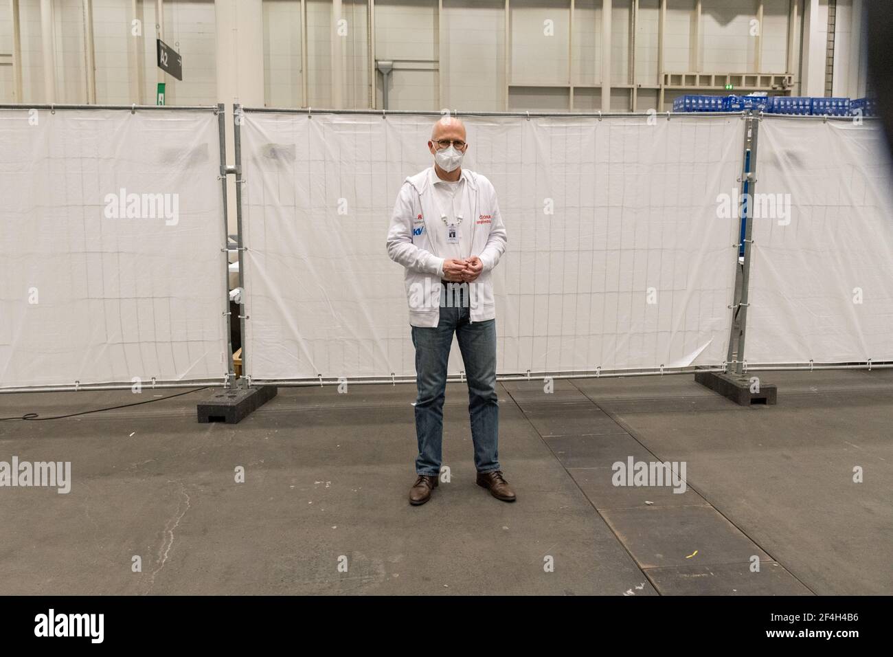 Hamburgs Bürgermeister Peter Tschentscher (SPD) – vor seinem Wechsel in den Senat Laborarzt am Universitätsklinikum Hamburg-Eppendorf (UKE) – arbeitet Stock Photo