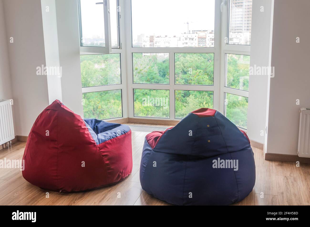 Bean bag office interior hires stock photography and images Alamy