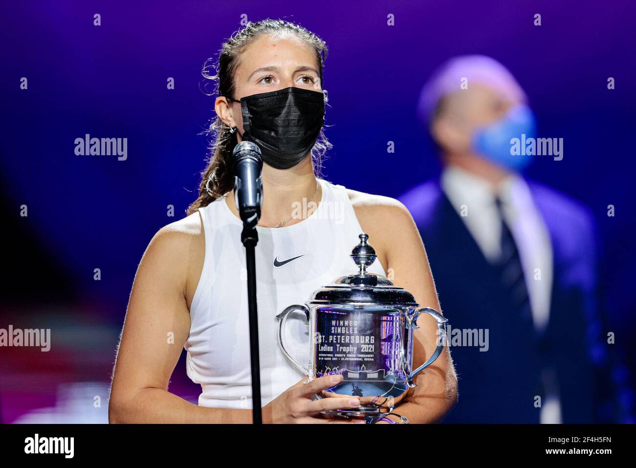 Kasatkina Husband / Simona Halep Beats Daria Kasatkina To Reach China