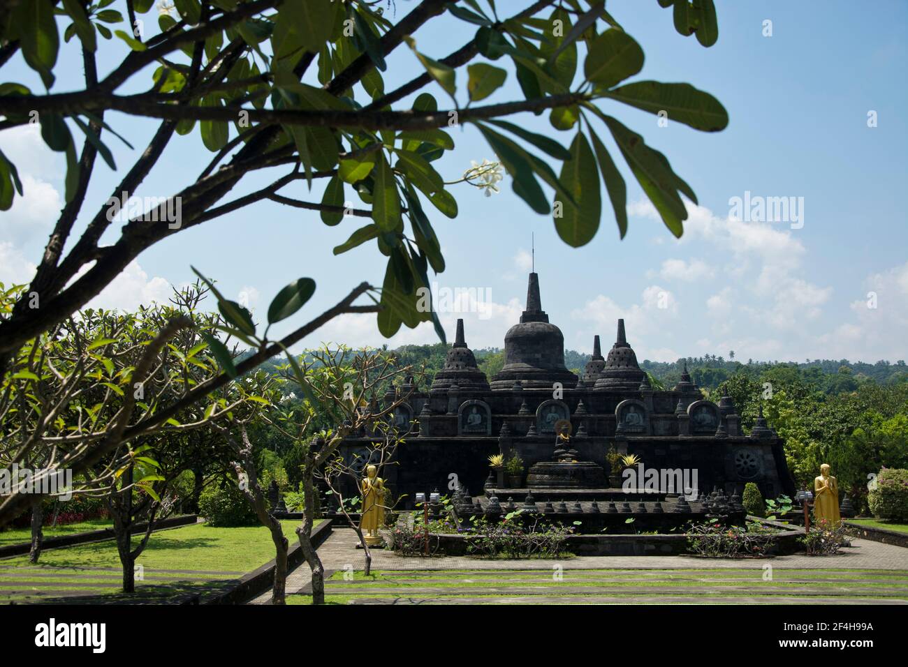 brahmavihara-arama: einer der wenigen buddhistischen Tempel in Bali Stock Photo