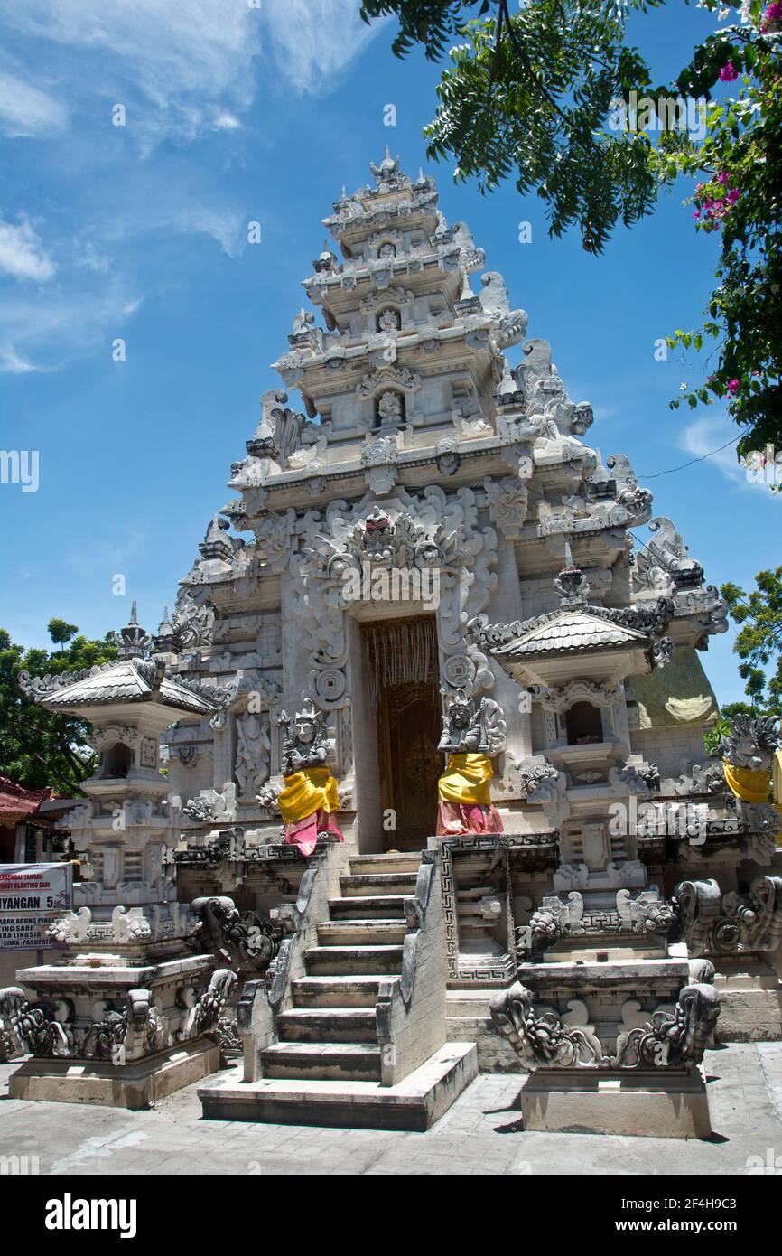 Das Kloster Pura Menjangan auf der gleichnamigen Insel beim Bali Barat Nationalpark Stock Photo