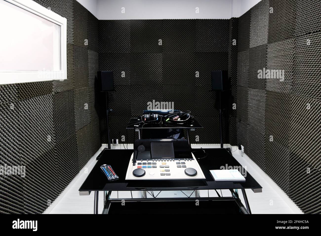 Audiometer hires stock photography and images Alamy