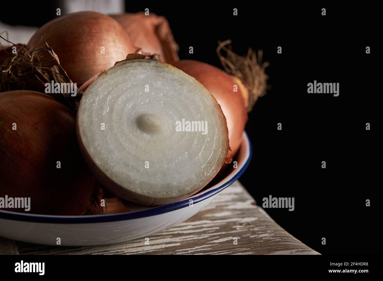 Whole and halved fresh onions hi-res stock photography and images - Alamy