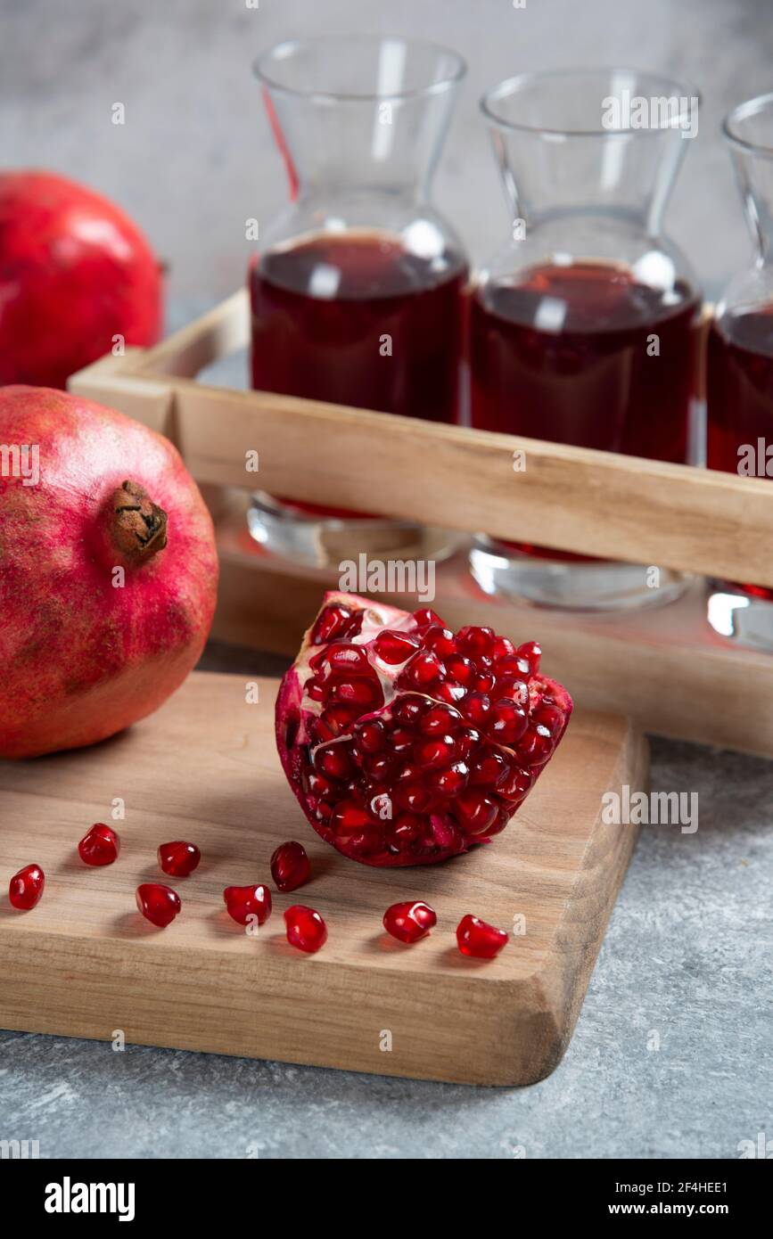Eat pomegranates hi-res stock photography and images - Alamy