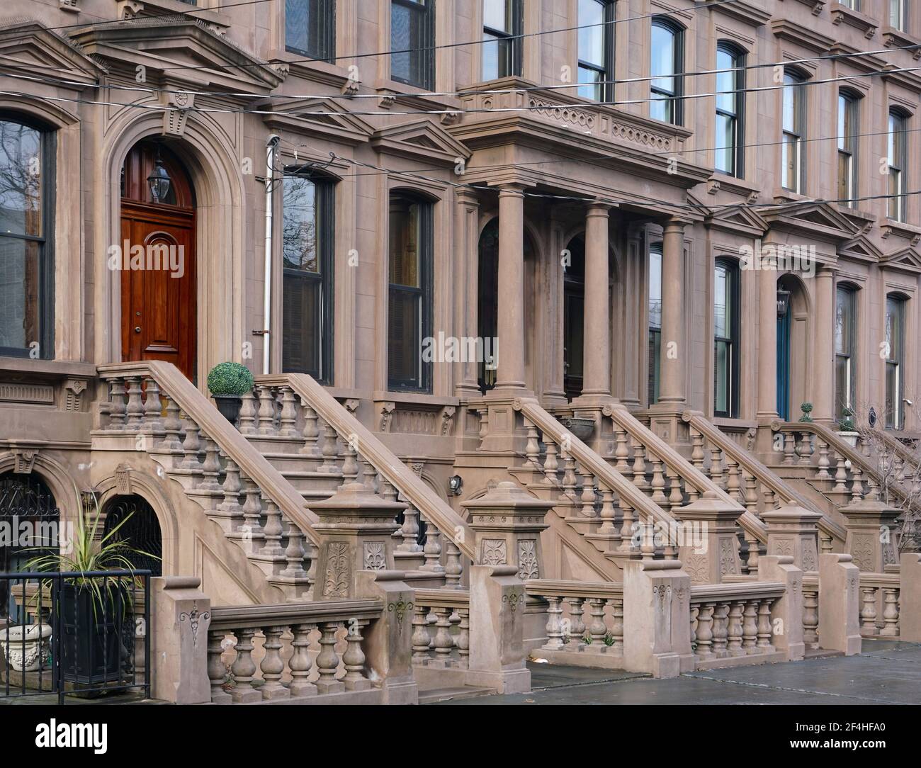 Townhouses new york hi-res stock photography and images - Alamy
