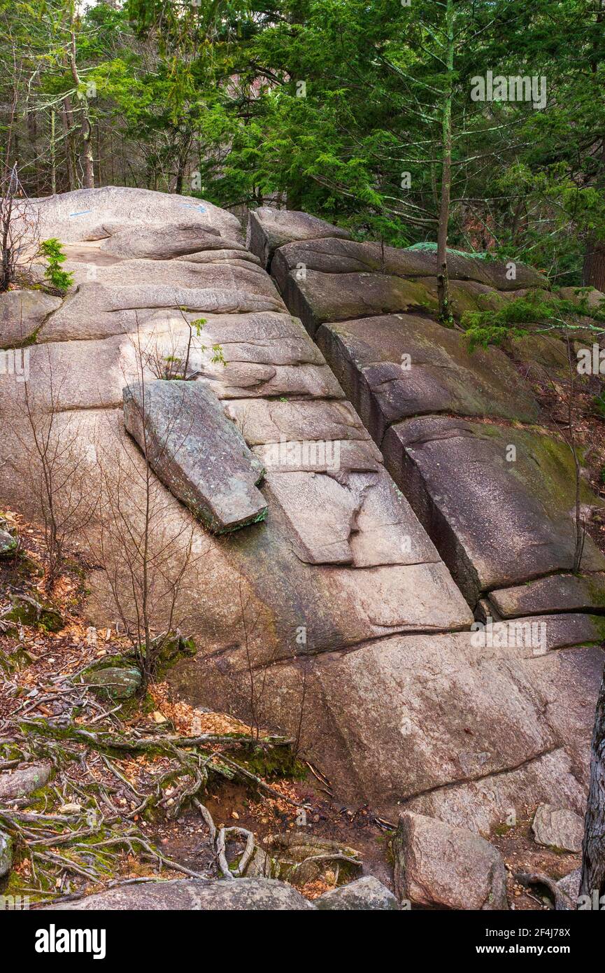 The narrow crevice called 'Fat Man’s Misery'. It is a passable path that cuts through a giant rock. Purgatory Chasm State Reservation, Sutton, MA, USA Stock Photo