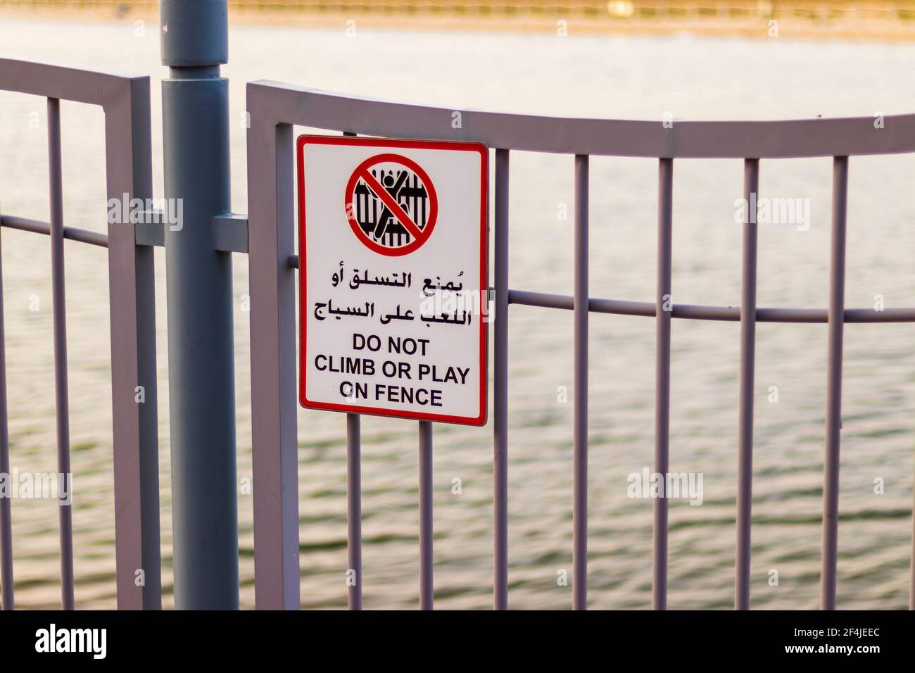 Safety signs languages hires stock photography and images Alamy