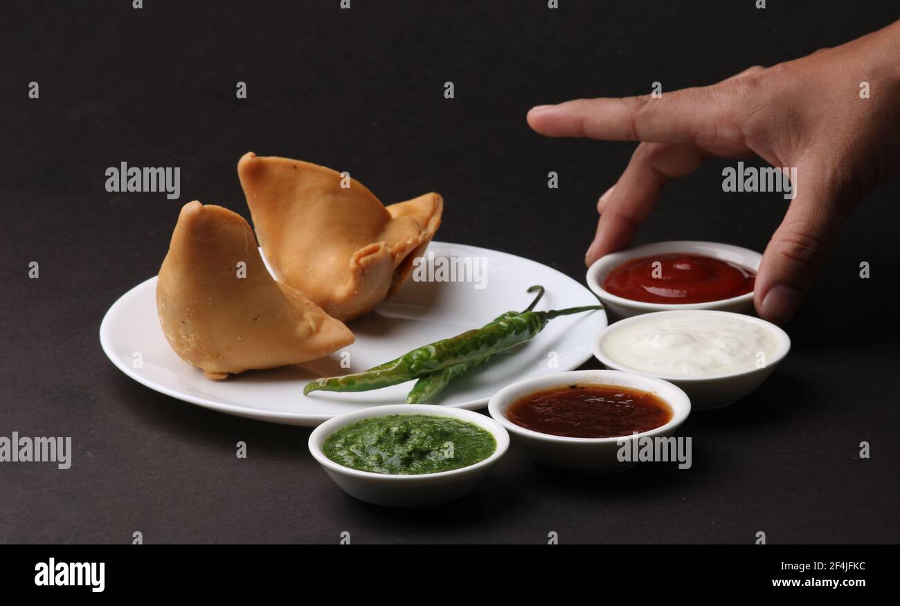 Page 3 Spicy Indian Vegetable Samosa High Resolution Stock Photography And Images Alamy Page 3 Spicy Indian Vegetable Samosa High Resolution Stock Photography And Images Alamy