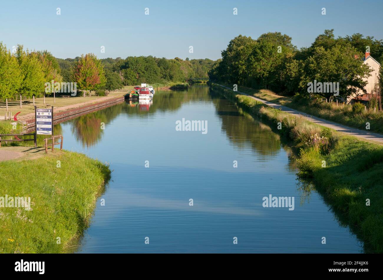 Canal lateral a la Loire, Cuffy, Cher (18), Centre-Val de Loire region, France Stock Photo