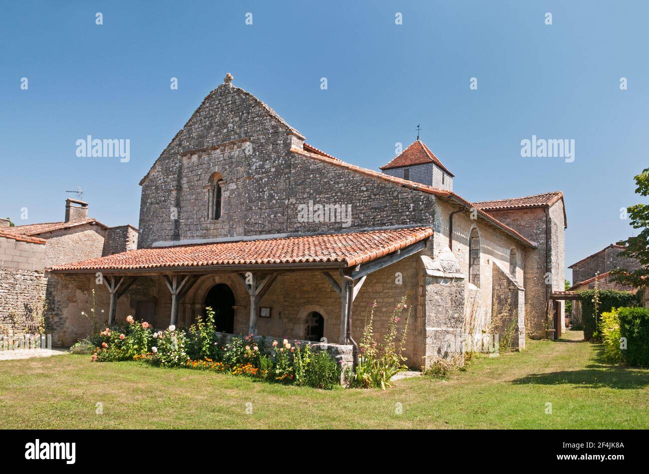 Saint-Pierre roman church (12th century) listed as a historic heritage monument in Poursac village, Charente (16), Nouvelle-Aquitaine, France Stock Photo