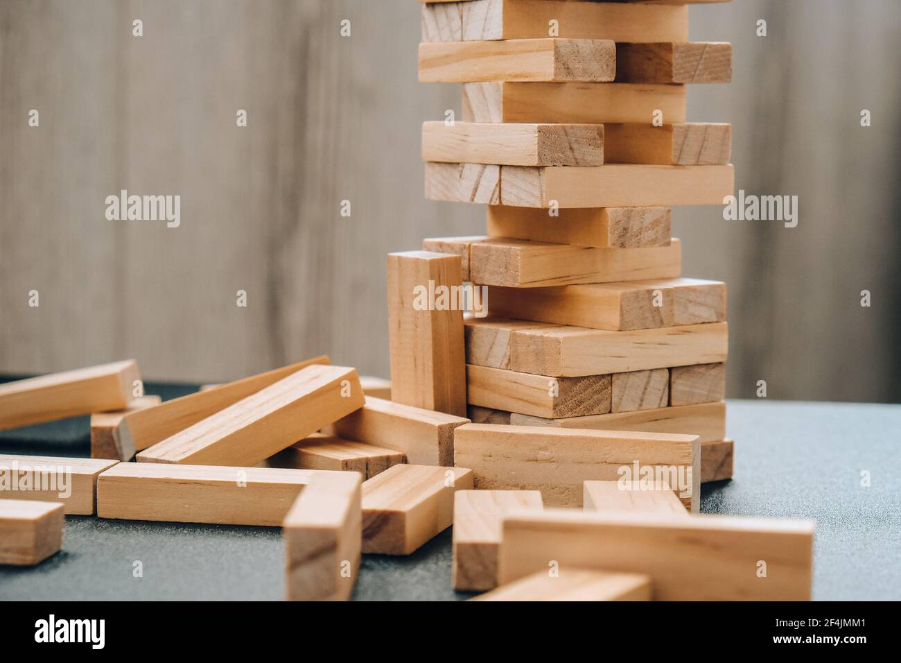 Xếp gỗ là một trò chơi mang tính giải trí cũng như hình thành kỹ năng tư duy logic và khả năng tập trung. Trò chơi này sẽ giúp bạn rèn luyện khả năng tư duy bằng cách tạo ra những hình khối phức tạp từ những khối đơn giản. Hãy xem hình ảnh liên quan để tìm hiểu thêm về trò chơi xếp gỗ này.