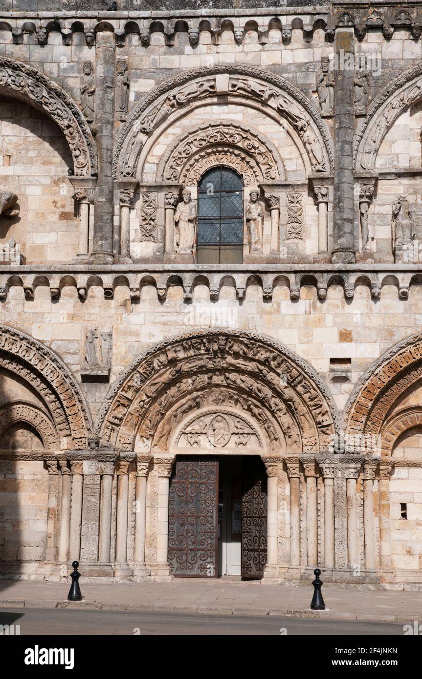 Facade of Saint-Nicolas church (12th century), Civray, Vienne (86), Nouvelle-Aquitaine region, France Stock Photo