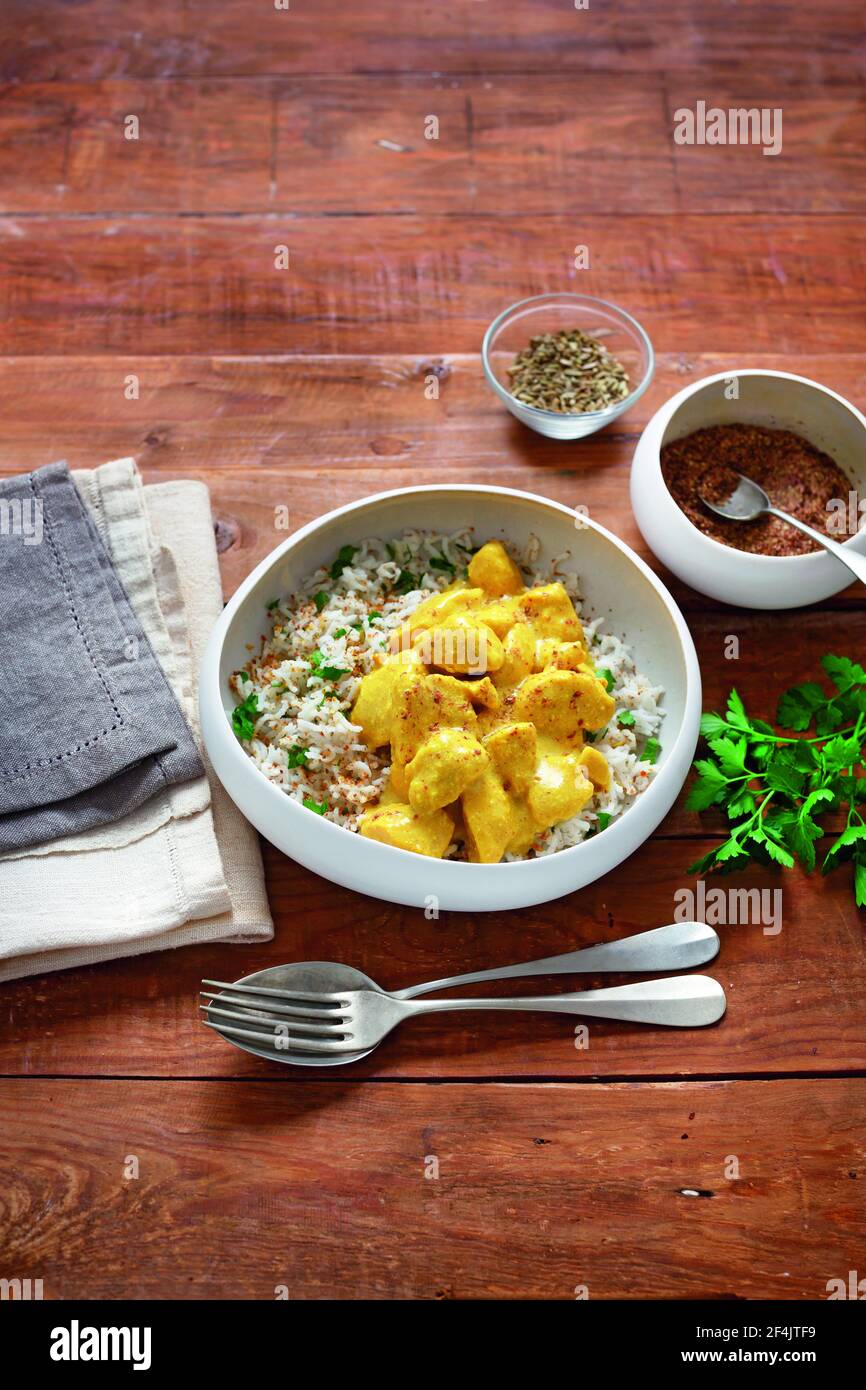 Indian curry chicken with rice Stock Photo - Alamy
