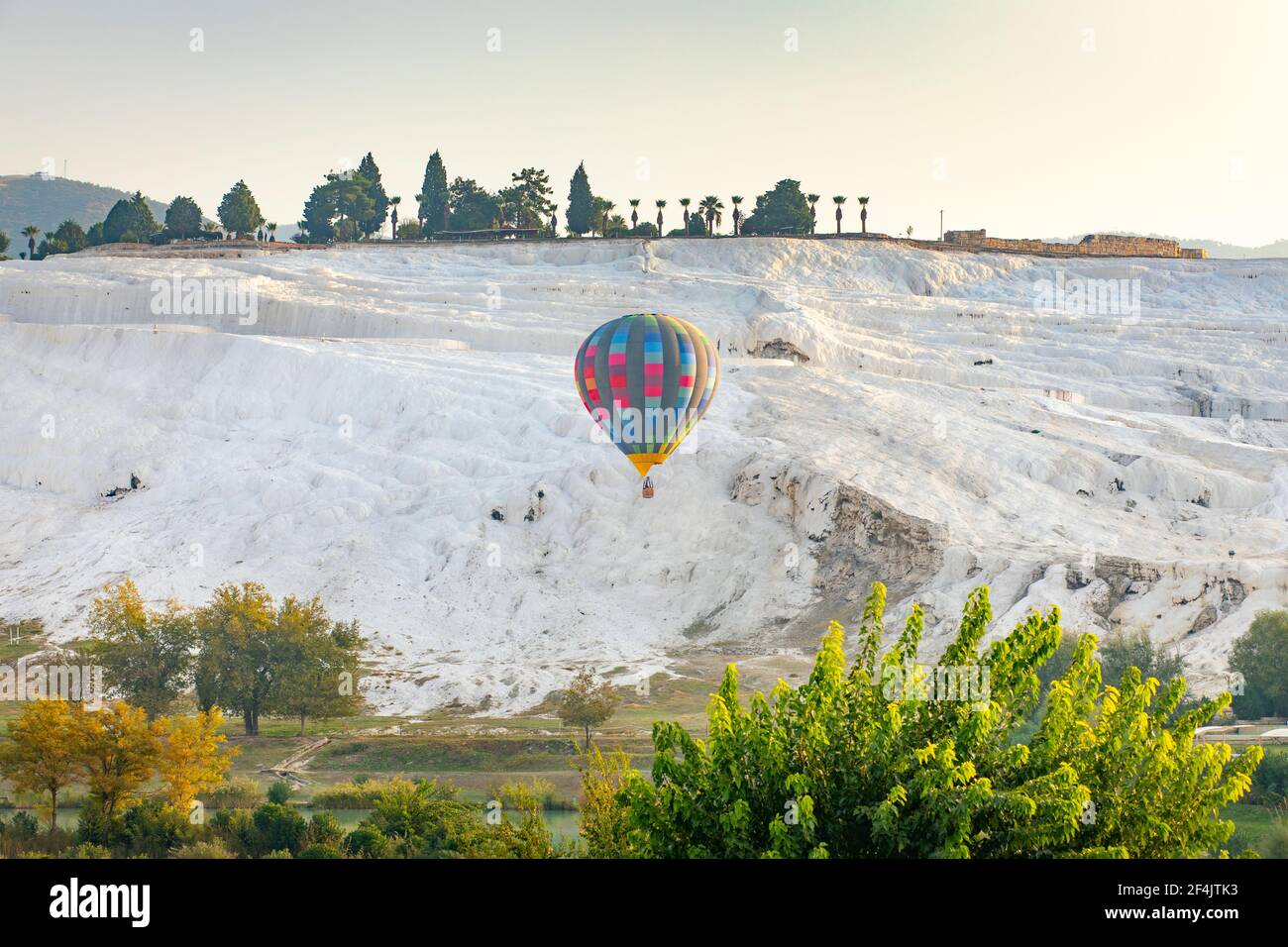 Памуккале турция воздушные шары. Полет на шарах в памуккале. Памуккале полет на воздушном шаре. Полет на воздушном шаре в памуккале. Памуккале полет на воздушном шаре.