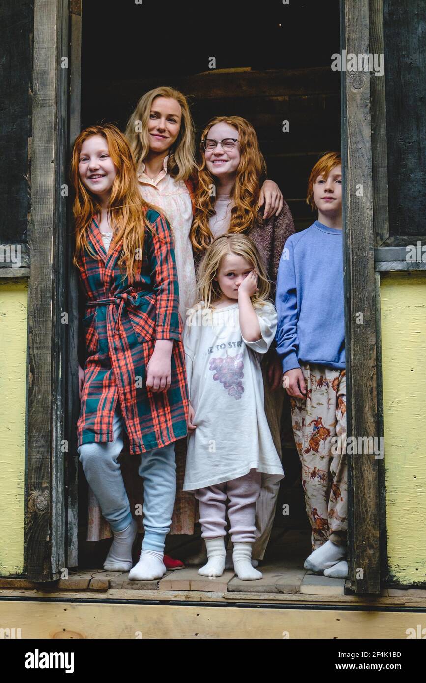 NAOMI WATTS, CHARLIE SHOTWELL, ELLA ANDERSON, SADIE SINK and EDEN GRACE REDFIELD in THE GLASS CASTLE (2017), directed by DESTIN DANIEL CRETTON. Copyright: Editorial use only. No merchandising or book covers. This is a publicly distributed handout. Access rights only, no license of copyright provided. Only to be reproduced in conjunction with promotion of this film. Credit: LIONSGATE / GILES NETTER, JAKE / Album Stock Photo