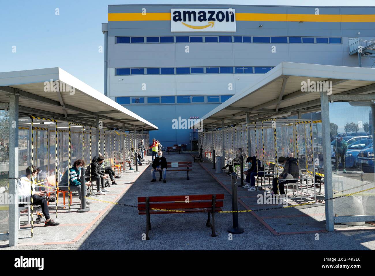 Amazon italy distribution hires stock photography and images Alamy