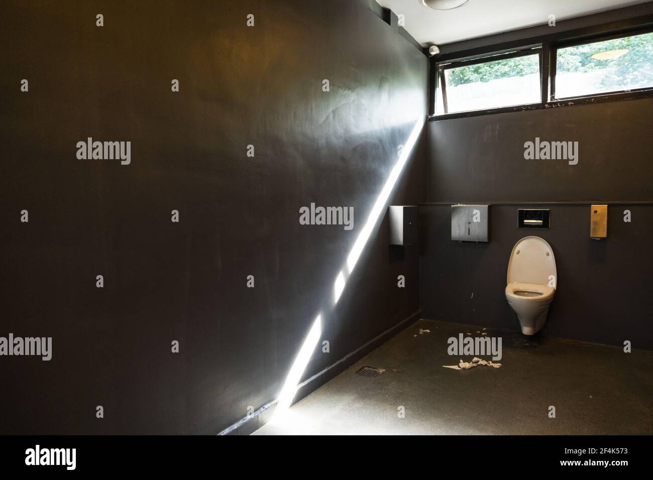 Dirty public toilet hires stock photography and images Alamy