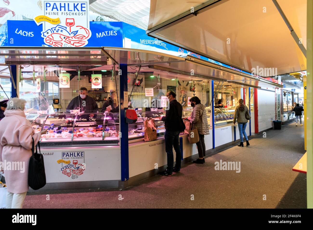 Pahlke fish stall, fishmonger at Carlsplatz Markt indoor food market,  Dusseldorf, NRW, Germany Stock Photo - Alamy