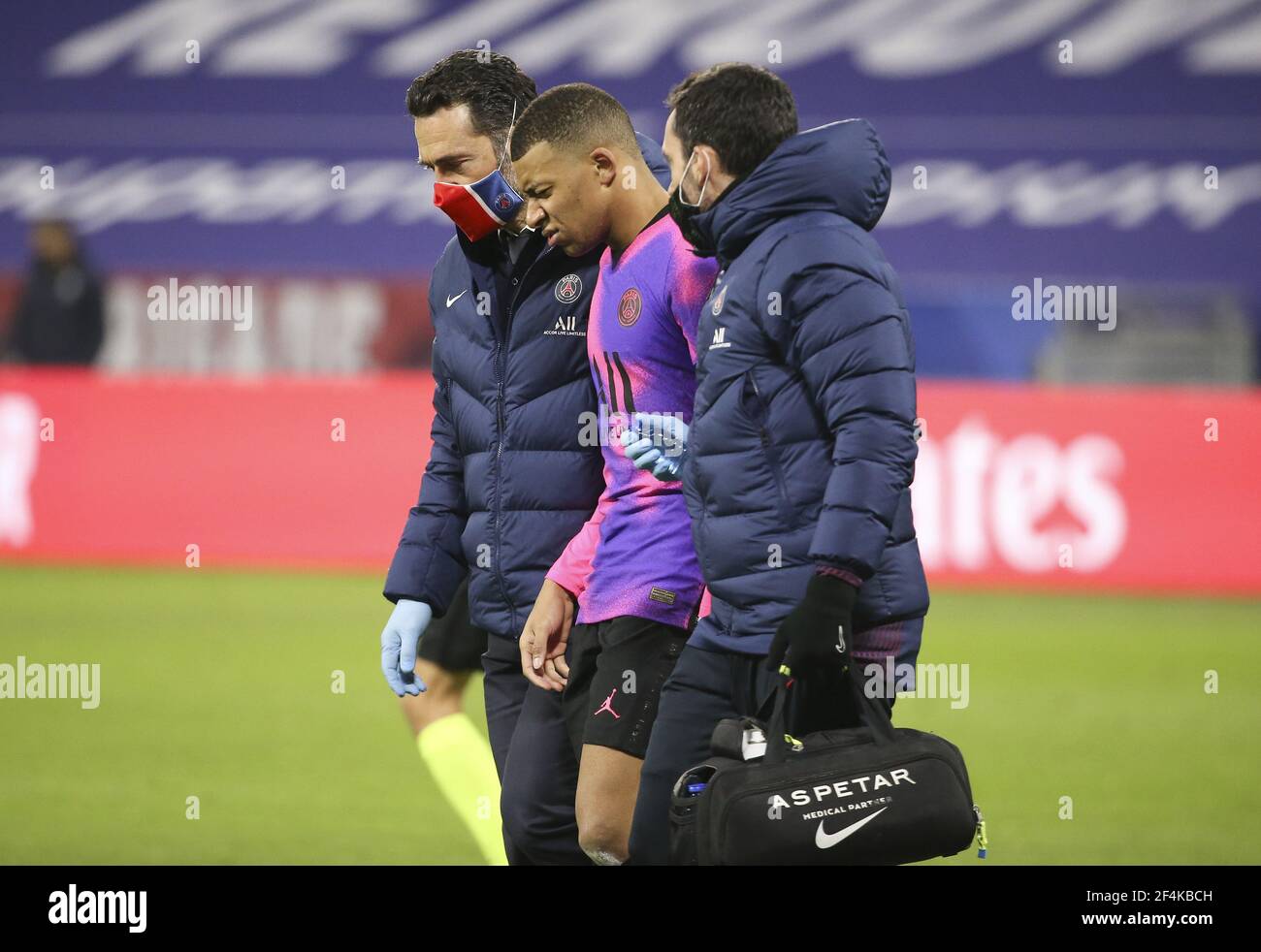Injured, Kylian Mbappe of PSG - here with Doctor of PSG Christophe Baudot - is replaced during the French championship Ligue 1 football match between Olympique Lyonnais (OL) and Paris Saint-Germain (PSG) on March 21, 2021 at Groupama stadium in Decines-Charpieu near Lyon, France - Photo Jean Catuffe / DPPI / LiveMedia Stock Photo