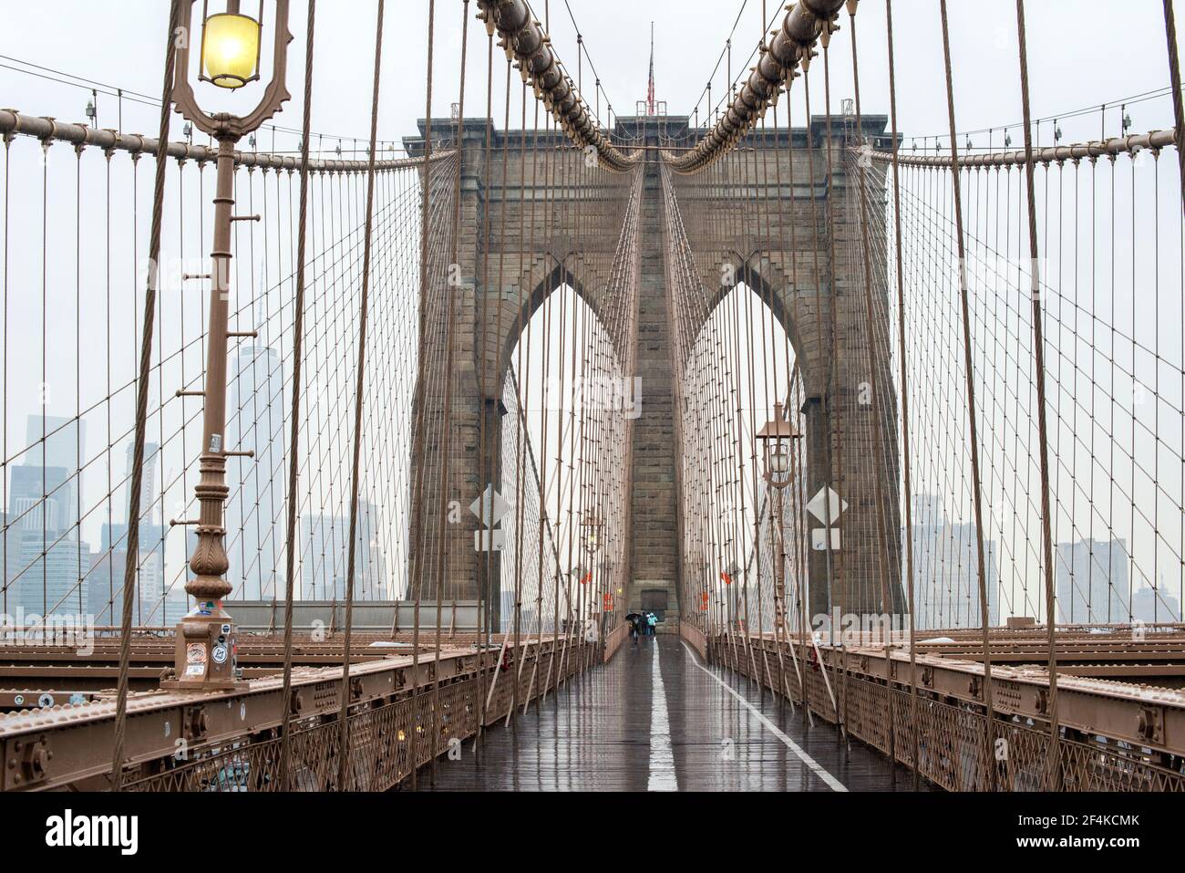 Rainy day brooklyn bridge High Resolution Stock Photography and Images ...